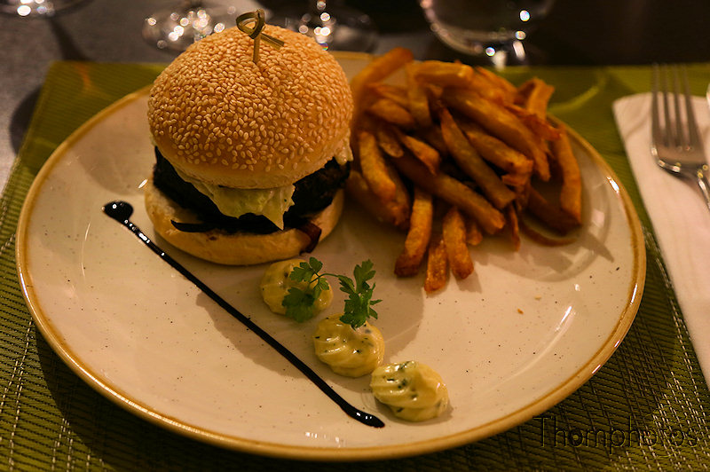 cuisine cooking plat repas nourriture manger eat home made hand maison fait main burger limousin hamburger resto restaurant