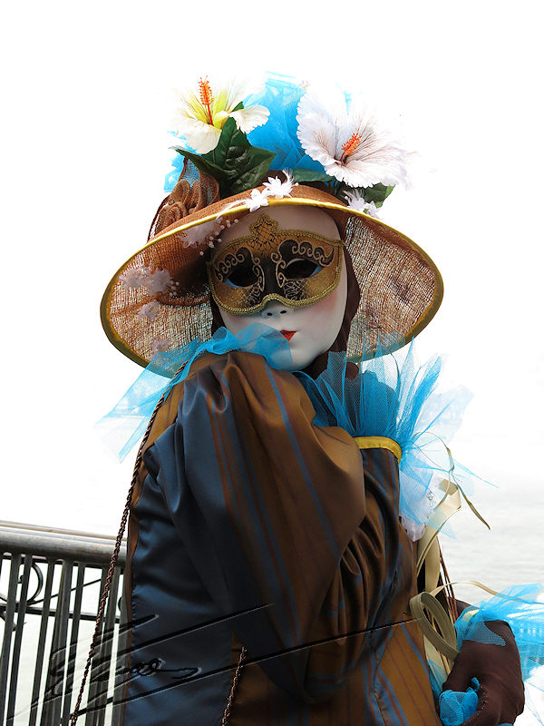 portrait carnaval festival fête déguisement venise italie annecy ville canaux eau