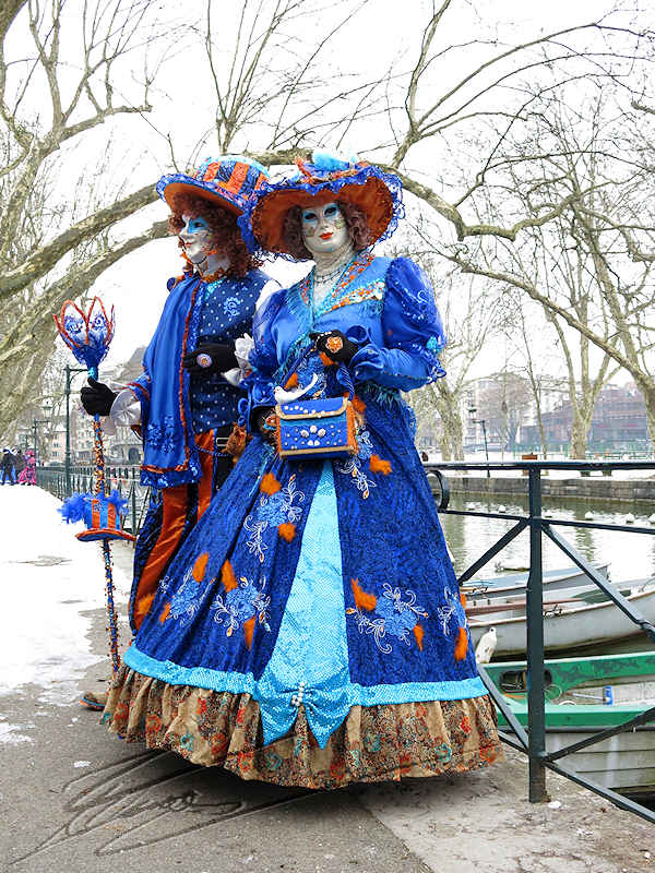 portrait carnaval festival fête déguisement venise italie annecy ville canaux eau