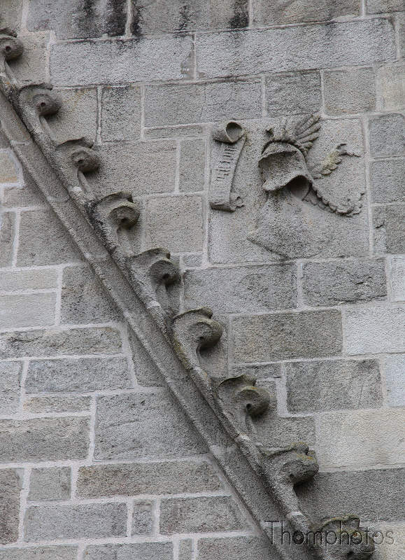 reportage 2012 bretagne sud breizh izel kenavo J10 jour 10 architecture cathédrale quimper saint corentin statue guetteur sentinelle animal symbole hermine pierre colombe parchemin haume casque