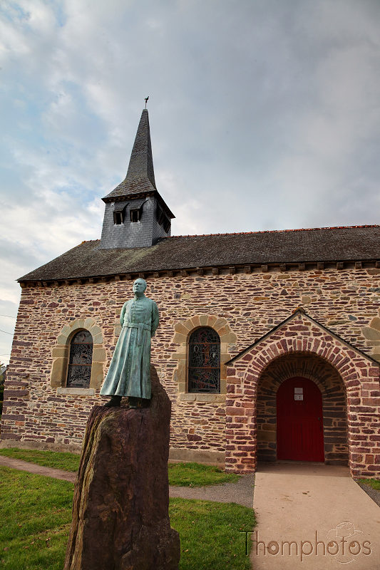 reportage 2012 bretagne sud breizh izel kenavo J12 jour 12 légende forêt de brocéliande roi arthur merlin l'enchanteur fée viviane morgane fontaine de jouvence chêne d'Éon Éon église chapelle du saint graal sang real réal da vinci code quête père abbé statue