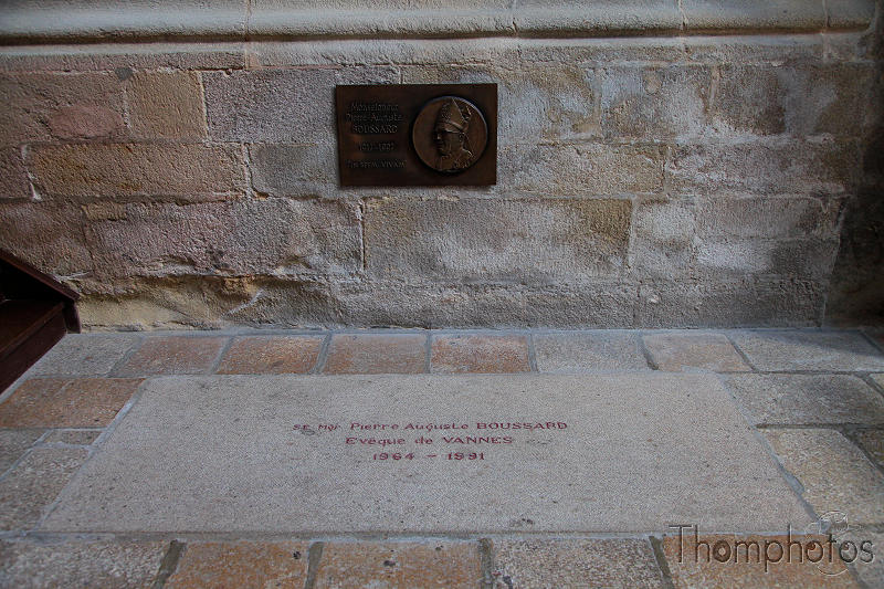 reportage 2012 bretagne sud breizh izel kenavo J3 jour 3 ville de vannes vanne gwened fortifiée moyen-âge moyen âge cathédrale saint pierre église saint pierre auguste boussard tombe tombeau prêtre père