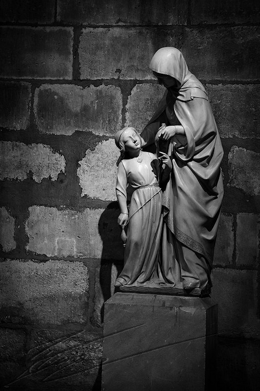 reportage 2012 l'enfant paris notre-dame notre dame cathédrale intérieur chapelle décoration rosace vitrail vitraux saint statue colonne
