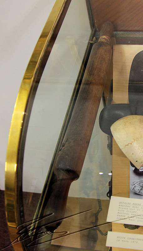 reportage 2012 paris préfecture de police 5ème arrondissement musée collection de gustave macé armes vitrine rouleau à pâtisserie pâte humour blague comique cocasse
