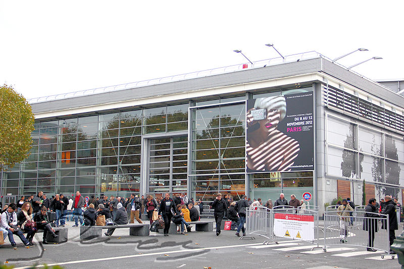 reportage 2012 france paris salon de la photo entrée hall expo foule affiche géante