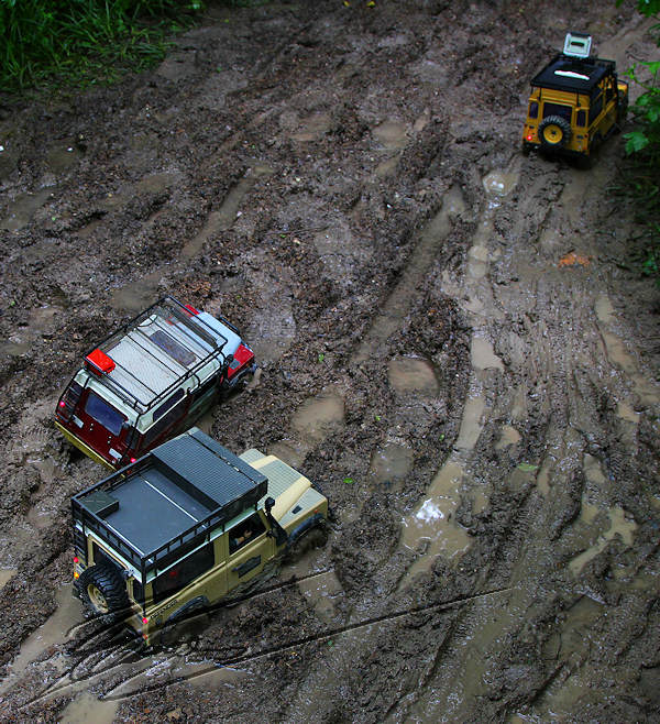 reportage 2013 Challenge RCCTLC RC Camel Trophy Léman Club Genève 4x4 tout terrain land rover defender def 90 expédition en route pour l'aventure live within the adventure boue difficultés enlisés embourbés mud