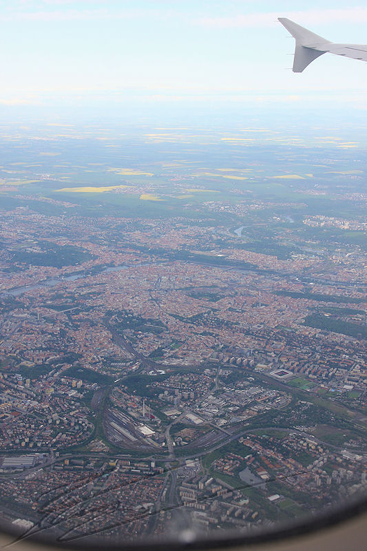 reportage 2014 république tchèque tchéquie czech prague praha cz plane fly avion vol airbus A319 swiss sea of clouds mer de nuage ville aérienne fleuve vltava